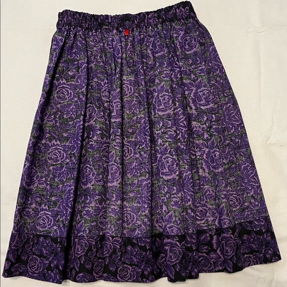 Hand crafted for HP Red Bird Closet. Beautiful “purple” flowered cotton skirt. - Picture 6 of 6
